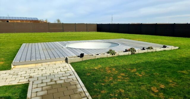 WPC Terrasse und BPC Zaun ⚒️
#holz #holzarbeiten #natürlich #nachhaltigkeit #nachhaltigerrohstoff #zaun #zaunbau #fürth #nürnberg #ansbach #erlangen #gartenbau #garten #gartengestaltung #galabau #projekt #baustelle #beiderarbeit #baumaschine #montage #montagearbeit #lovemyjob #landscapephotography #outdoorfotografie #terrasse