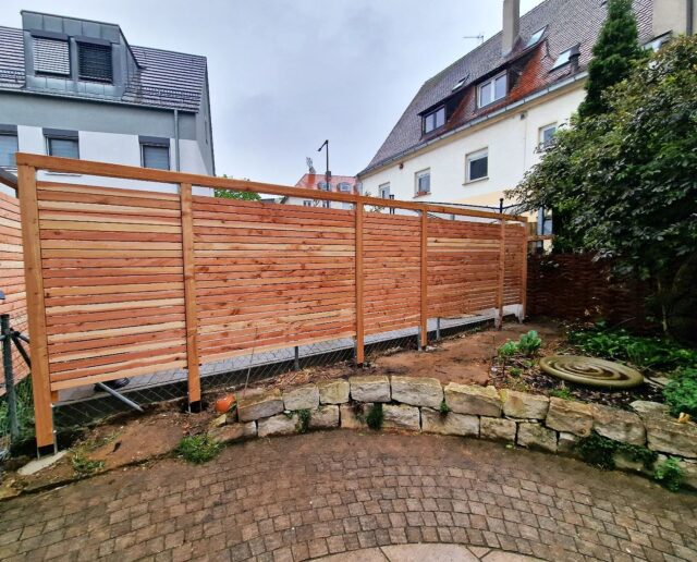 Douglasie Rhombus Zaun mit Lärchenholz Pfosten.⚒️
#holz #holzarbeiten #natürlich #nachhaltigkeit #nachhaltigerrohstoff #zaun #zaunbau #fürth #nürnberg #ansbach #erlangen #gartenbau #garten #gartengestaltung #galabau #projekt #baustelle #beiderarbeit #baumaschine #montage #montagearbeit #lovemyjob #landscapephotography #outdoorfotografie #sichtschutzzaun