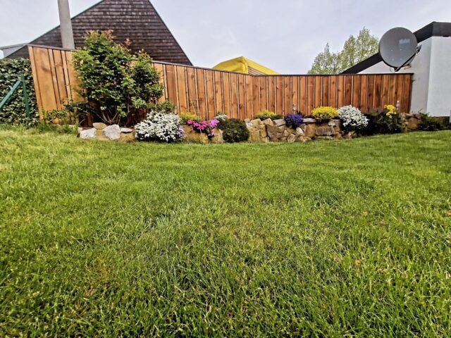 KDI Zaun in Breit Schmal beidseitig beplankt. Dazu eine Metal Abdeckung ⚒️
#holz #holzarbeiten #natürlich #nachhaltigkeit #nachhaltigerrohstoff #zaun #zaunbau #fürth #nürnberg #ansbach #erlangen #gartenbau #garten #gartengestaltung #galabau #projekt #baustelle #beiderarbeit #baumaschine #montage #montagearbeit #lovemyjob #landscapephotography #outdoorfotografie