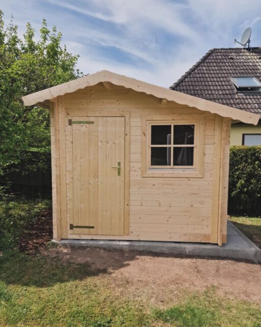 Blockhaus aus Fichte ⚒️😉
#holz #holzarbeiten #natürlich #nachhaltigkeit #nachhaltigerrohstoff #zaun #zaunbau #fürth #nürnberg #ansbach #erlangen #gartenbau #garten #gartengestaltung #galabau #projekt #baustelle #beiderarbeit #baumaschine #montage #montagearbeit #lovemyjob #landscapephotography #outdoorfotografie #blockhaus #gartenhaus
