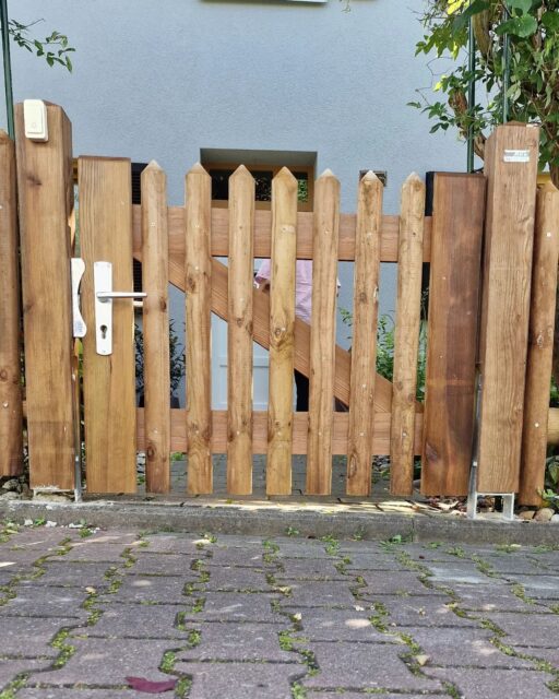 Staketen Zaun KDI Braun ⚒️🌲
#holz #holzarbeiten #natürlich #nachhaltigkeit #nachhaltigerrohstoff #zaun #zaunbau #fürth #nürnberg #ansbach #erlangen #gartenbau #garten #gartengestaltung #galabau #projekt #baustelle #beiderarbeit #baumaschine #montage #montagearbeit #lovemyjob #landscapephotography #outdoorfotografie